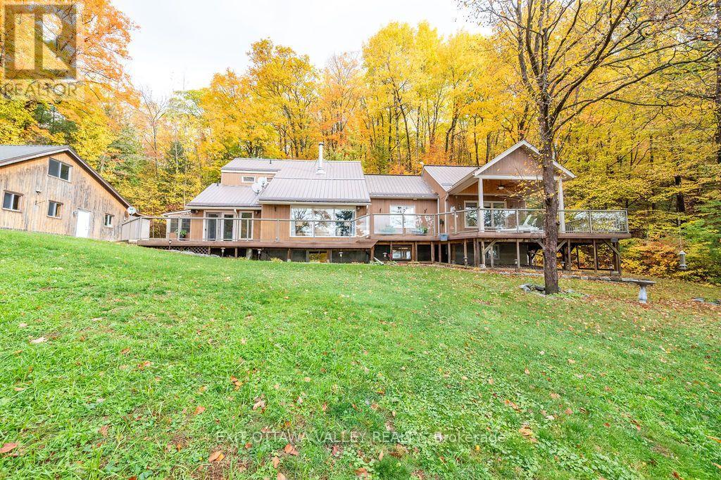 585b Two Mile Trail Property Photo 1