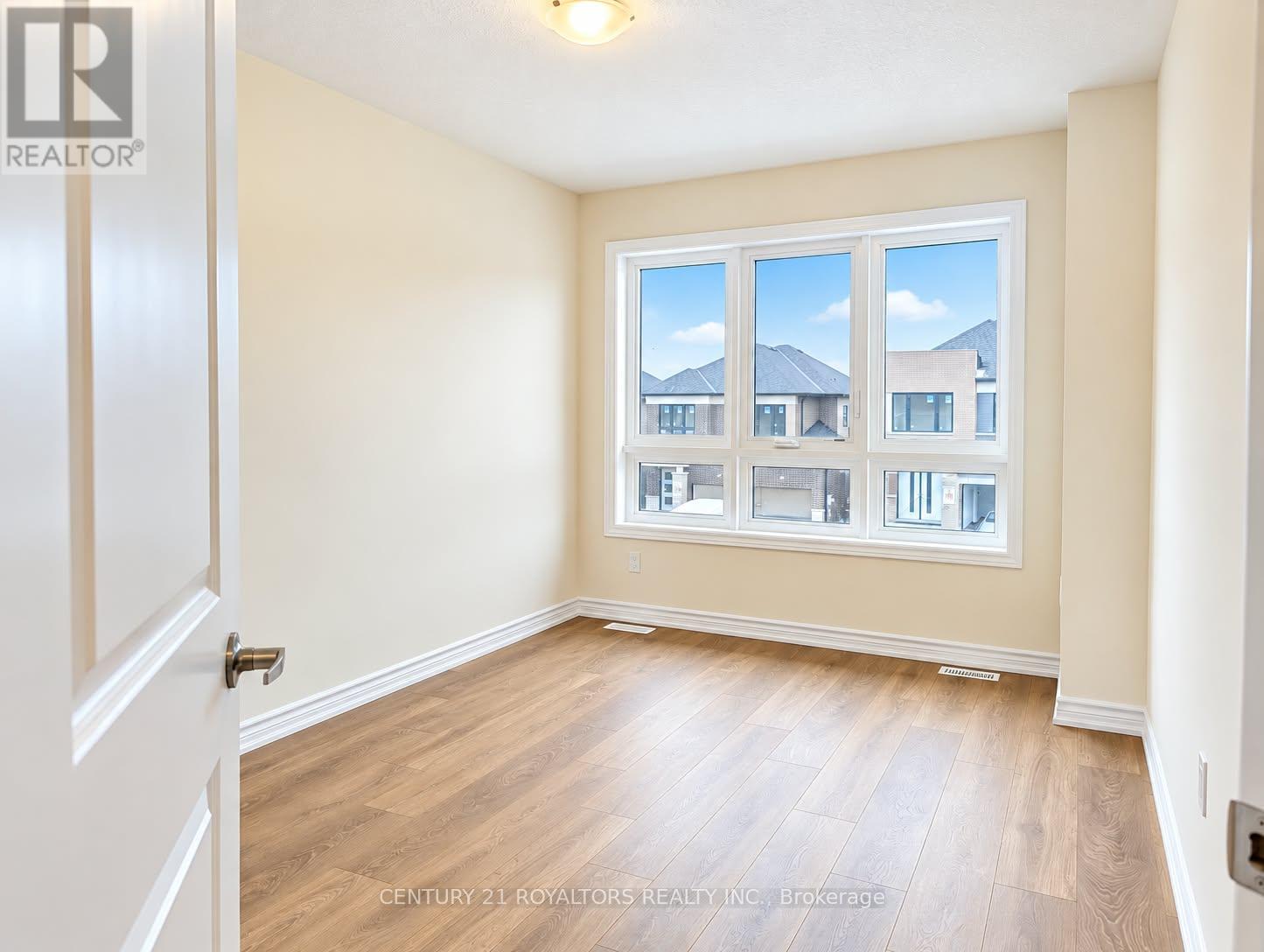 1909 Upper Thames Drive Property Photo 16