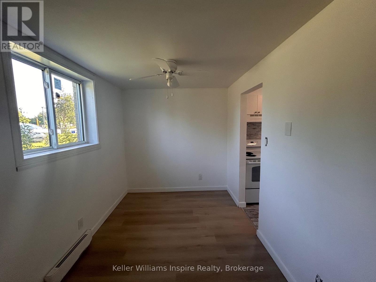 4 - 520 Andrew Street Property Photo 9