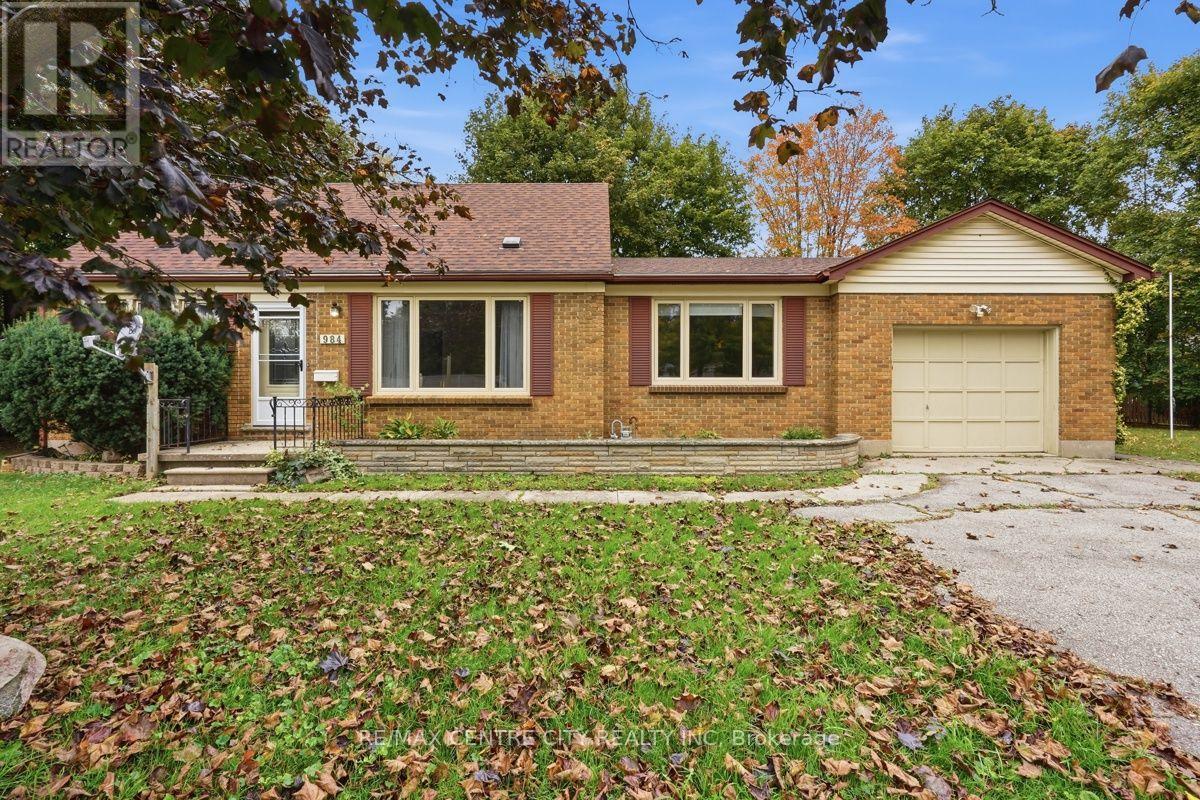 984 Fanshawe Park Road E Property Photo 5
