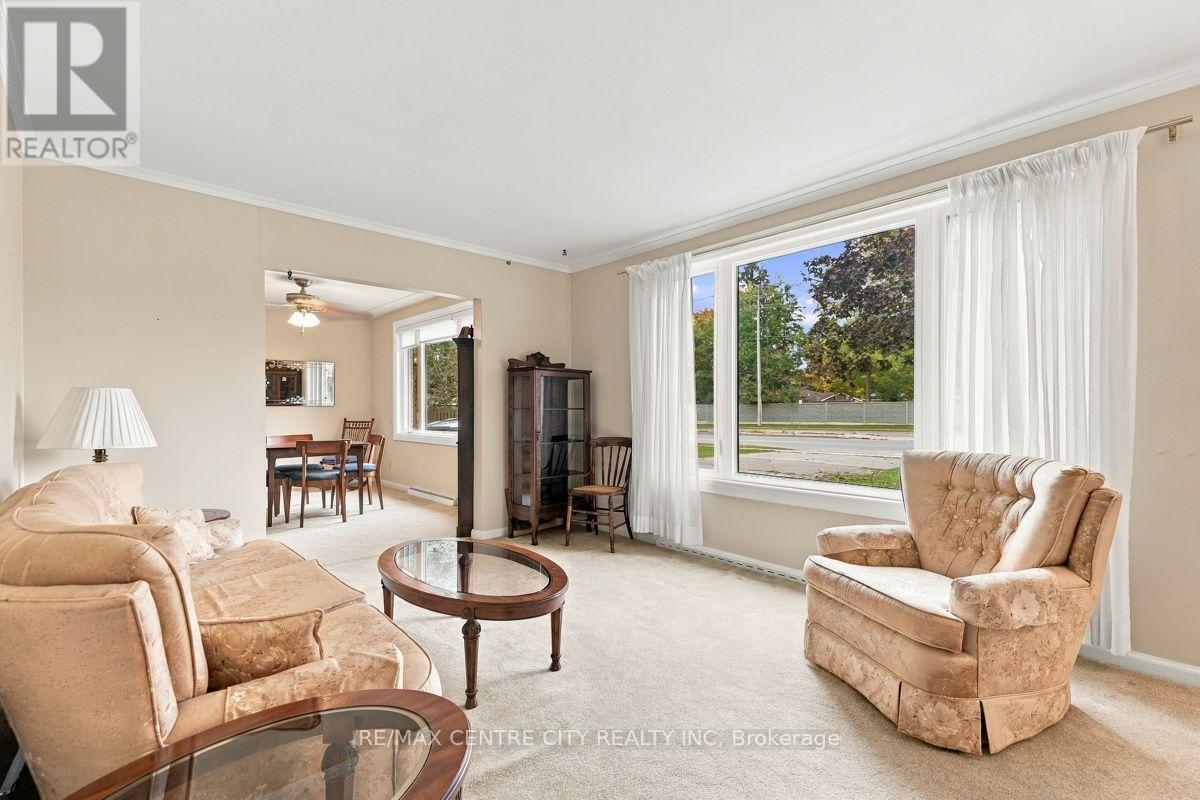 984 Fanshawe Park Road E Property Photo 8