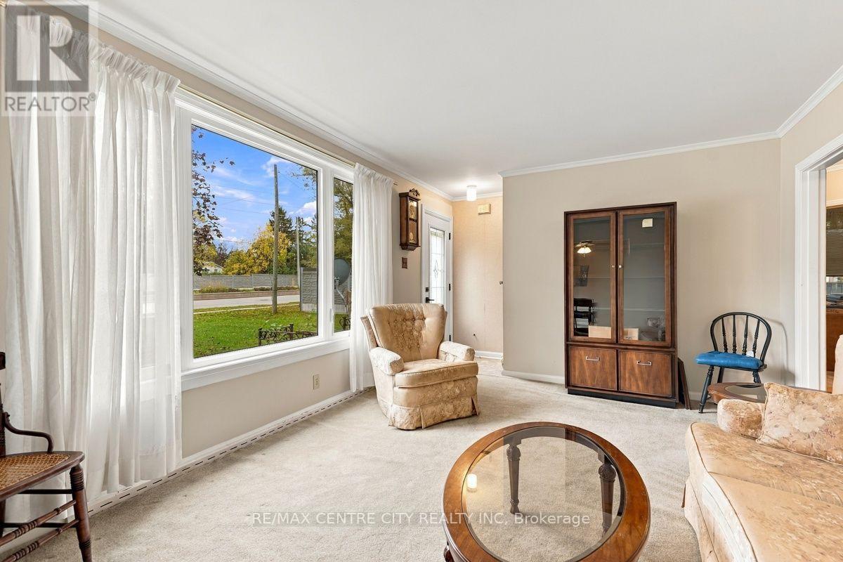 984 Fanshawe Park Road E Property Photo 9