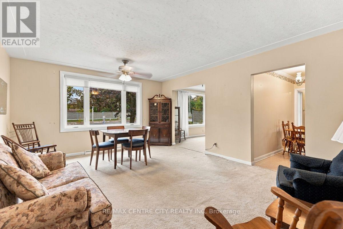 984 Fanshawe Park Road E Property Photo 11