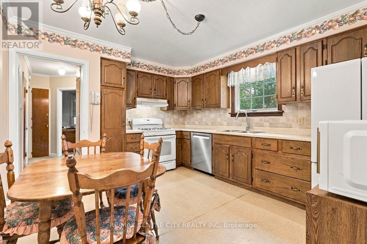 984 Fanshawe Park Road E Property Photo 13