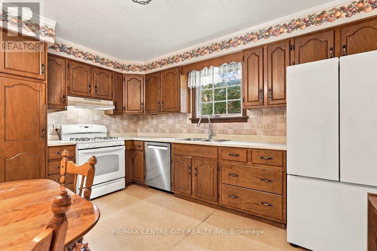 984 Fanshawe Park Road E Property Photo 14