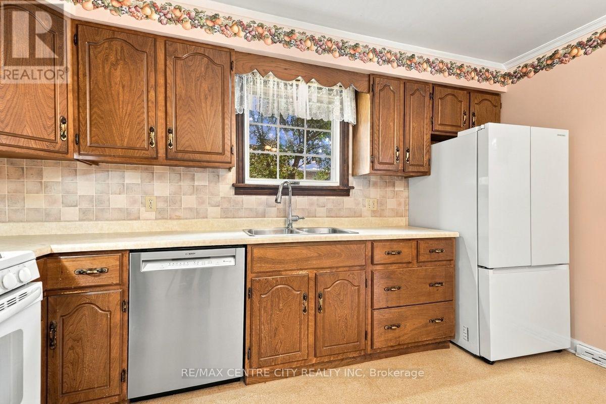 984 Fanshawe Park Road E Property Photo 15