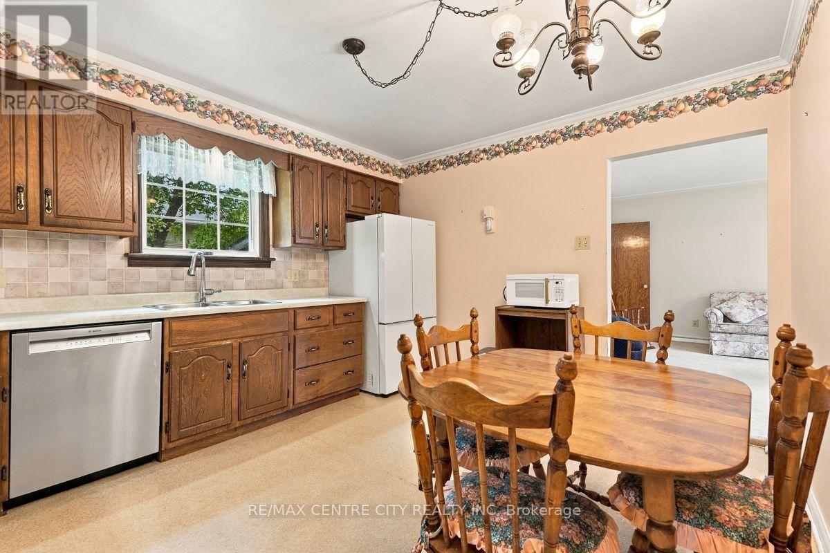 984 Fanshawe Park Road E Property Photo 17