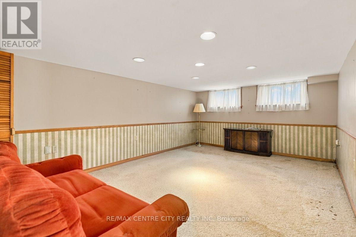 984 Fanshawe Park Road E Property Photo 26