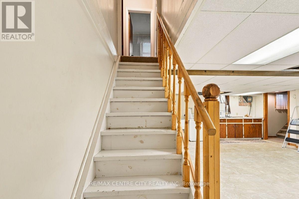 984 Fanshawe Park Road E Property Photo 32
