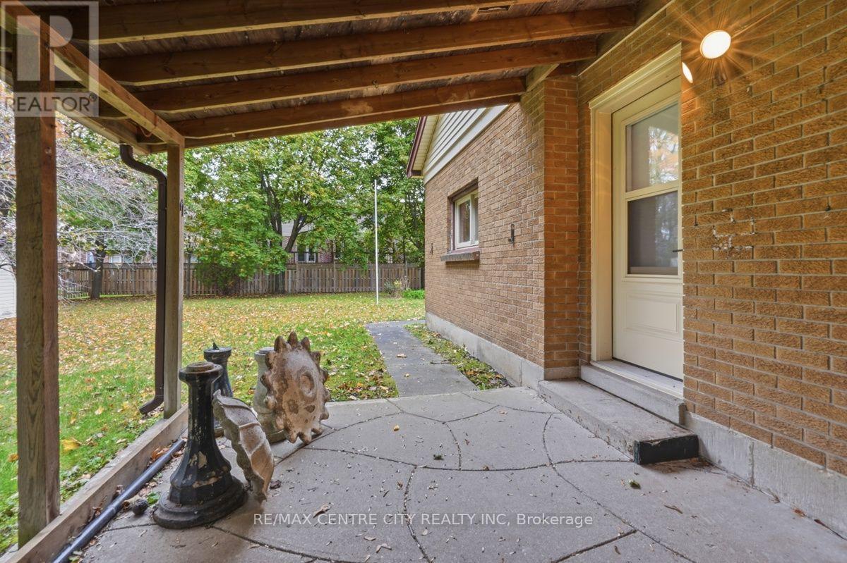 984 Fanshawe Park Road E Property Photo 35