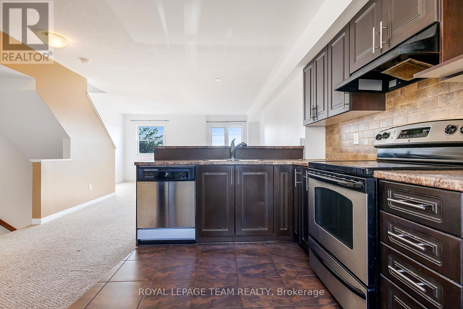 566 Simran Private Property Photo 6