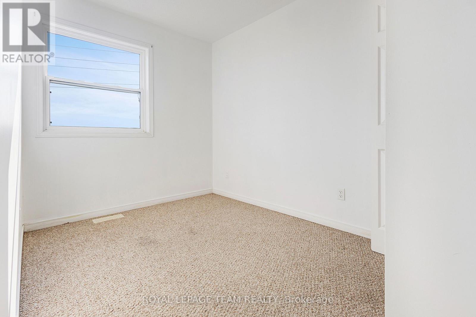 566 Simran Private Property Photo 16