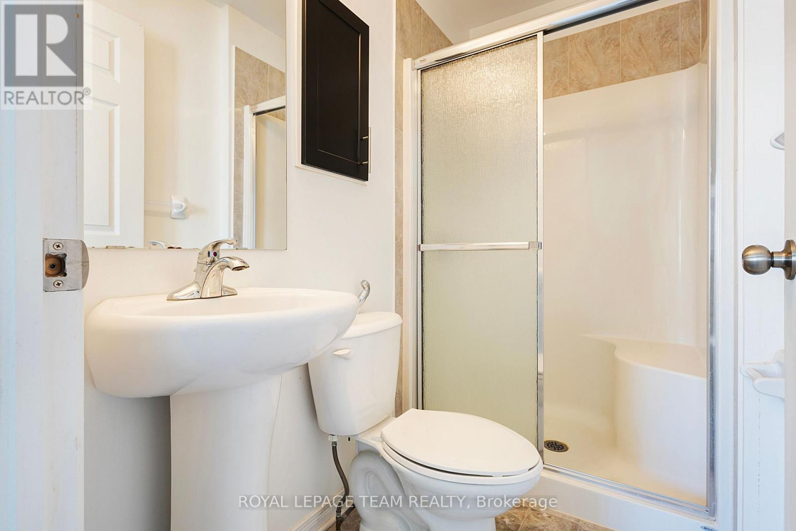 566 Simran Private Property Photo 22