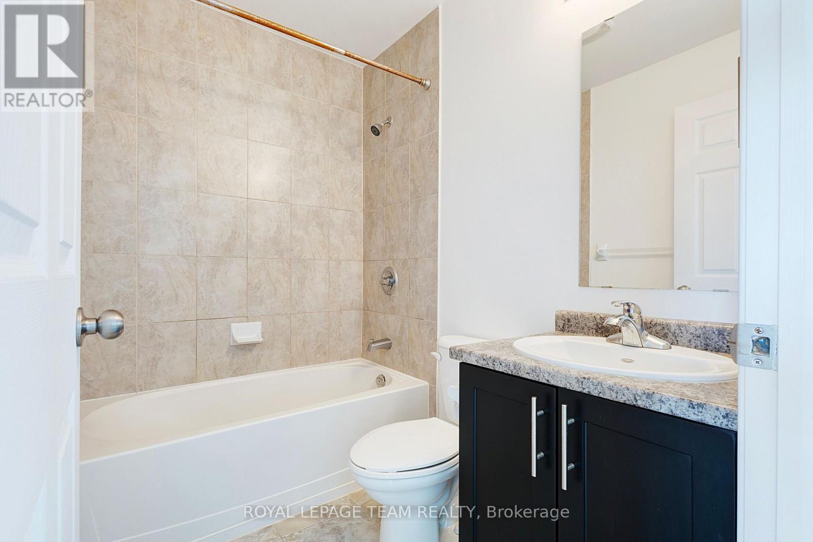 566 Simran Private Property Photo 23