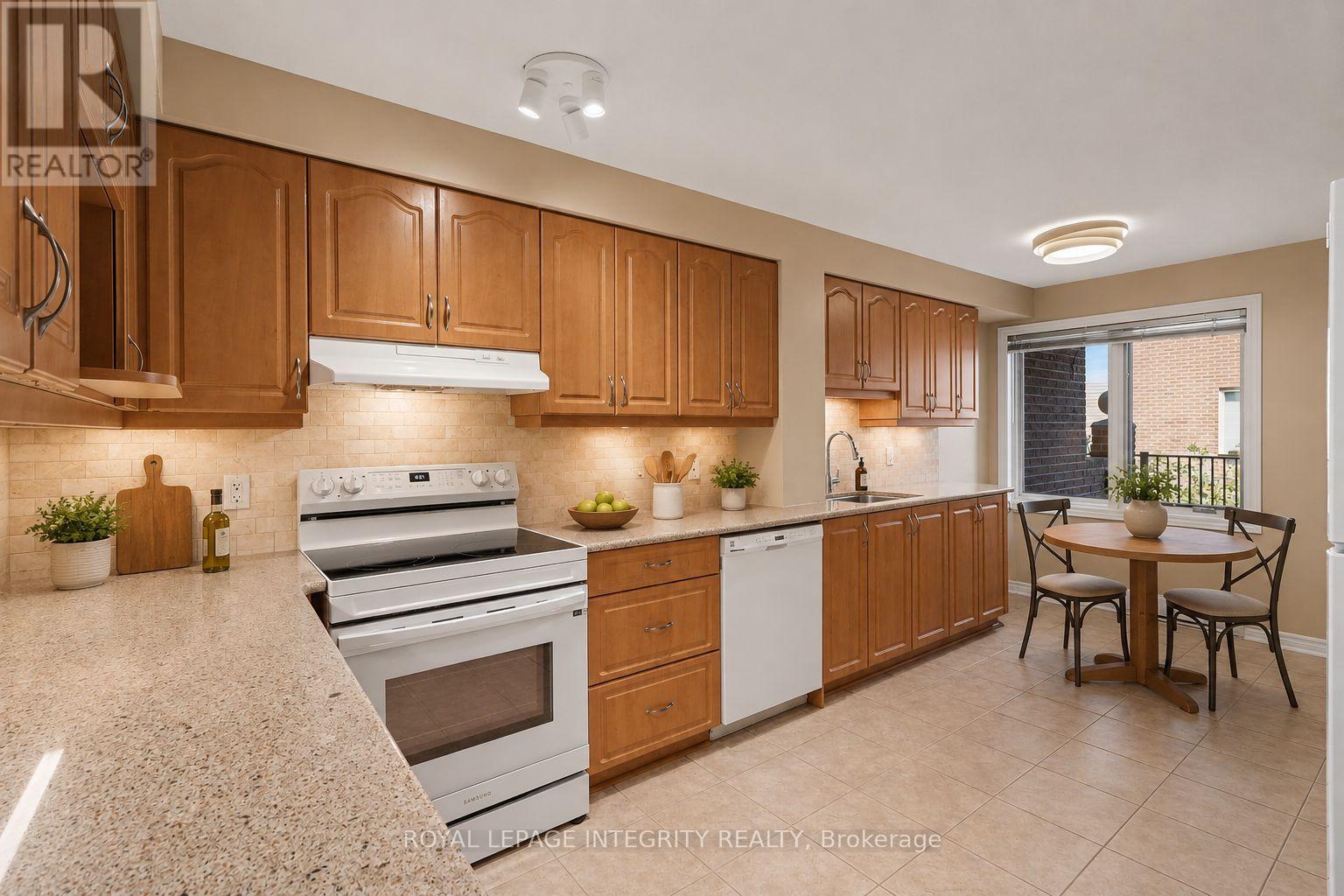 26 - 403 Stratas Circuit Property Photo 8