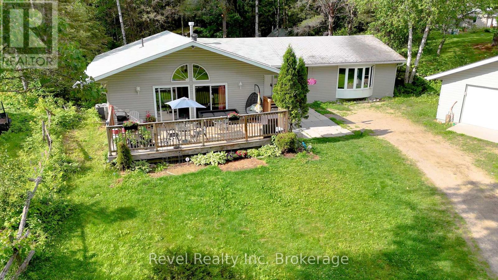 36 Tebby Boulevard Property Photo 2