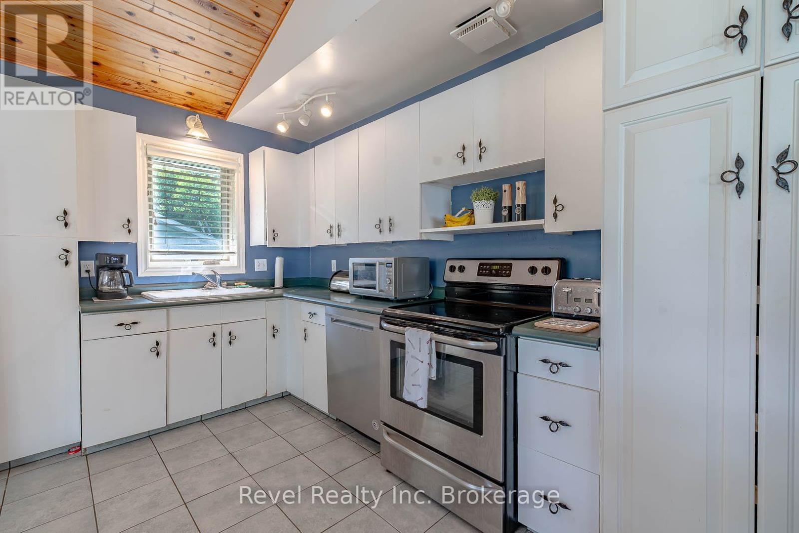 36 Tebby Boulevard Property Photo 11