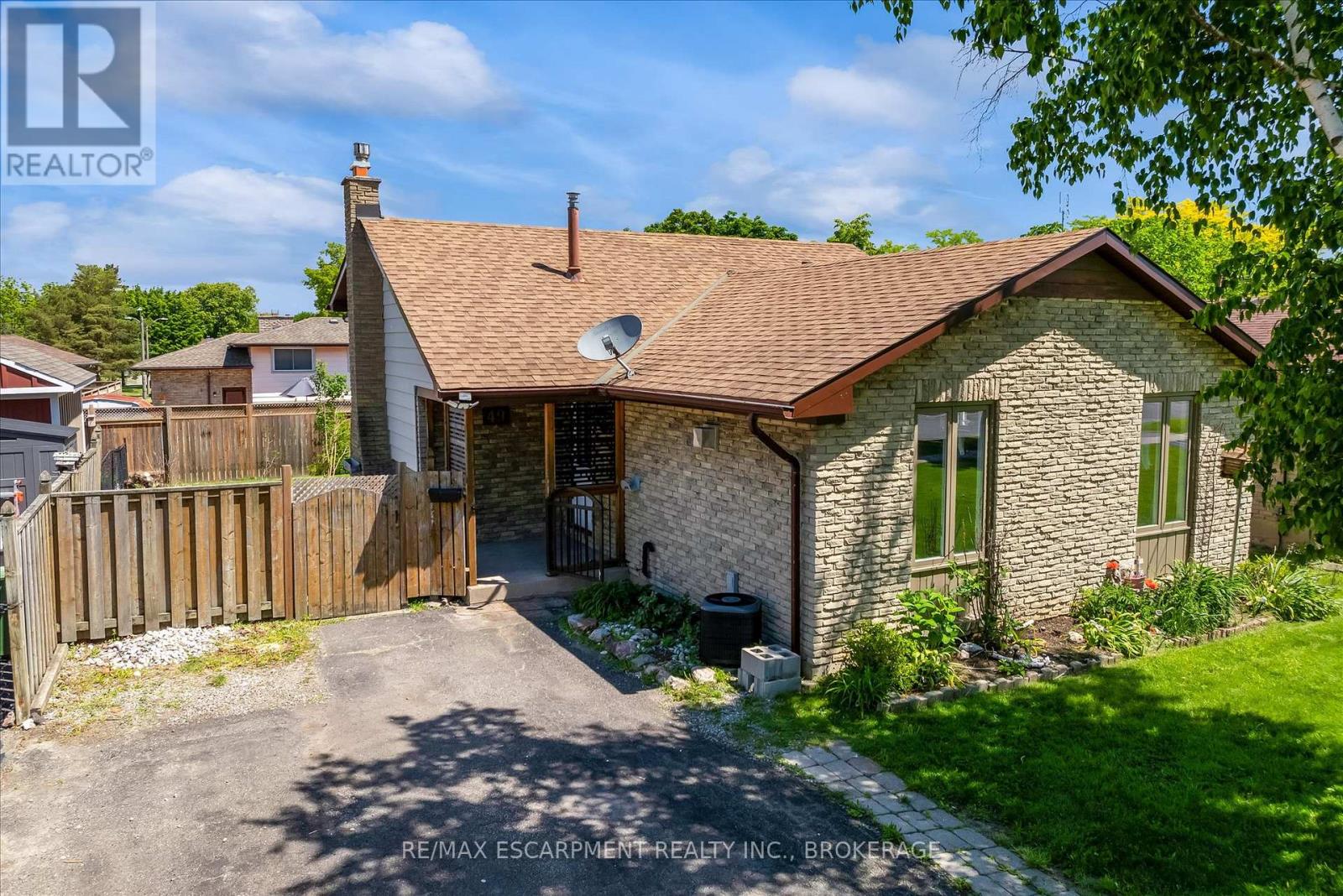 49 Grove Avenue Property Photo 2