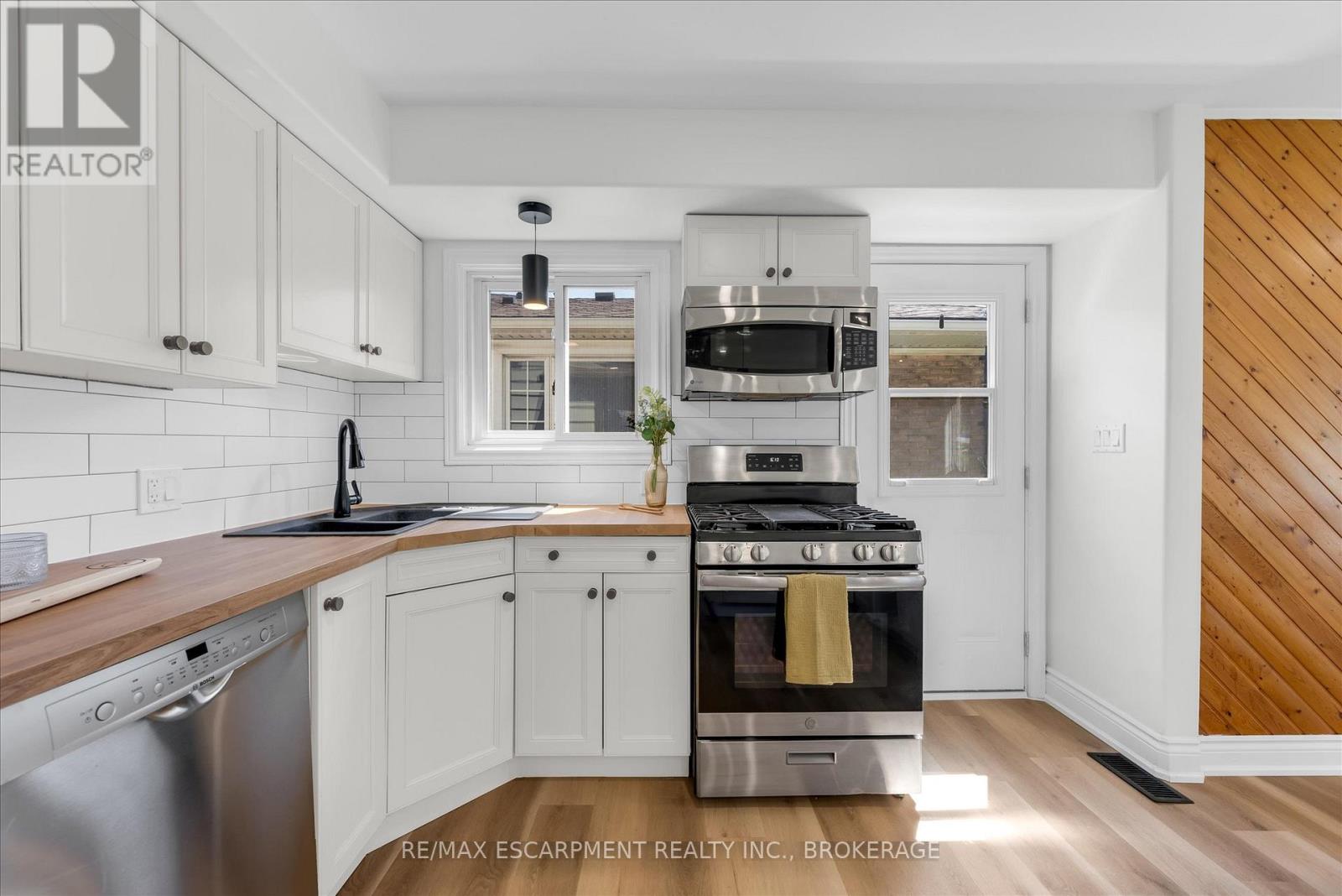 49 Grove Avenue Property Photo 8