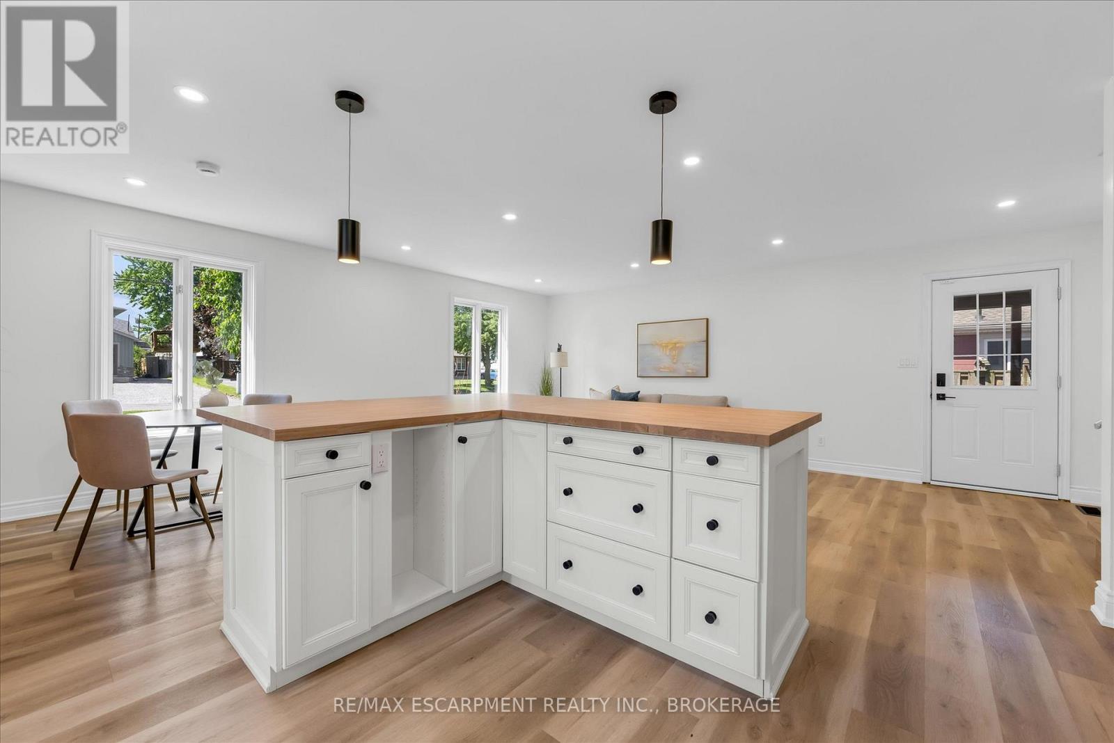 49 Grove Avenue Property Photo 9
