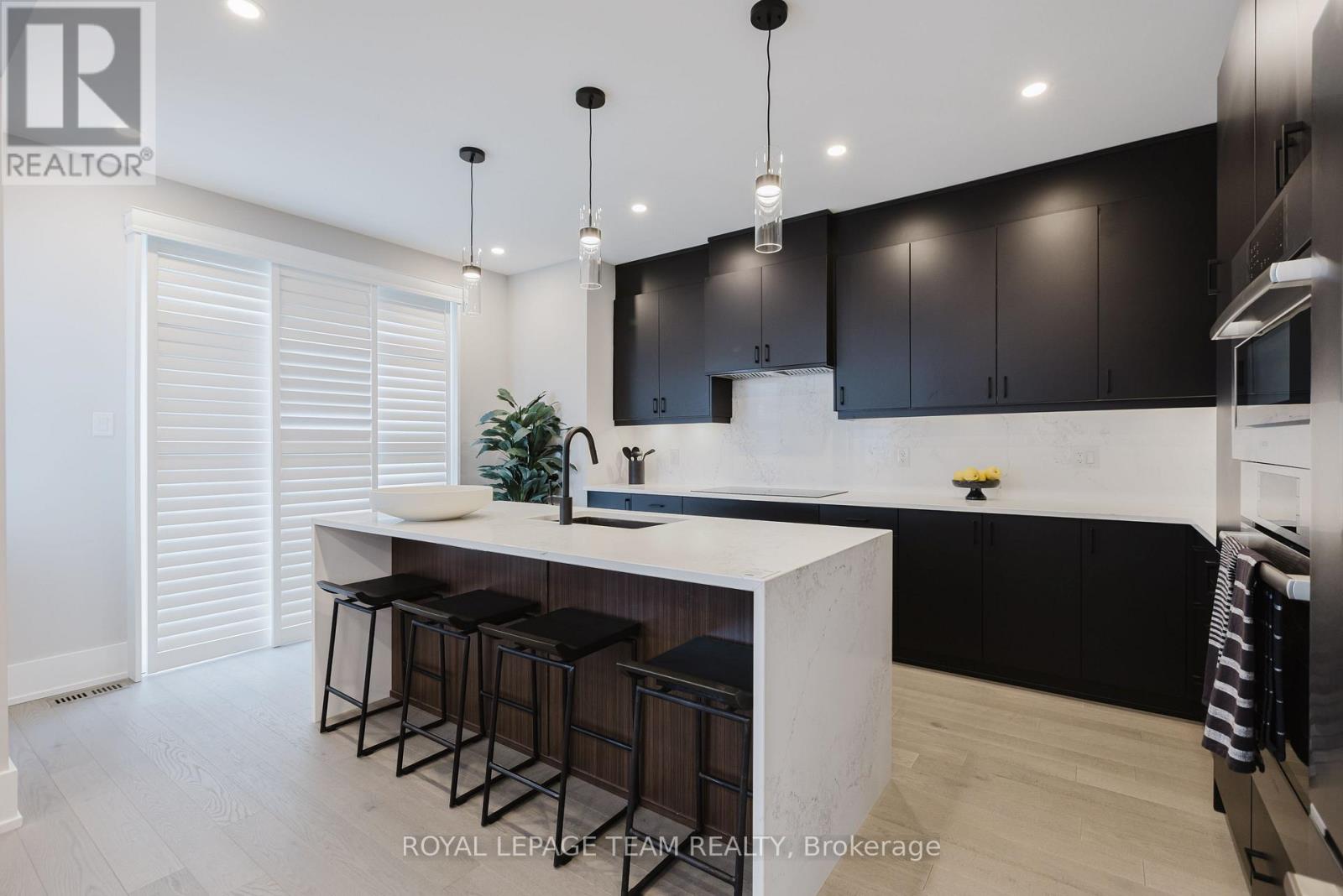 6507 Homecraft Street Property Photo 8