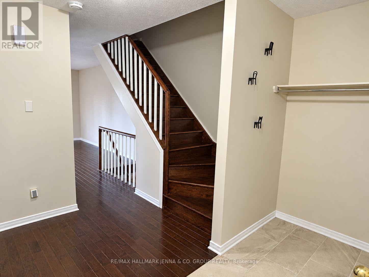 1409 Caravel Crescent Property Photo 4
