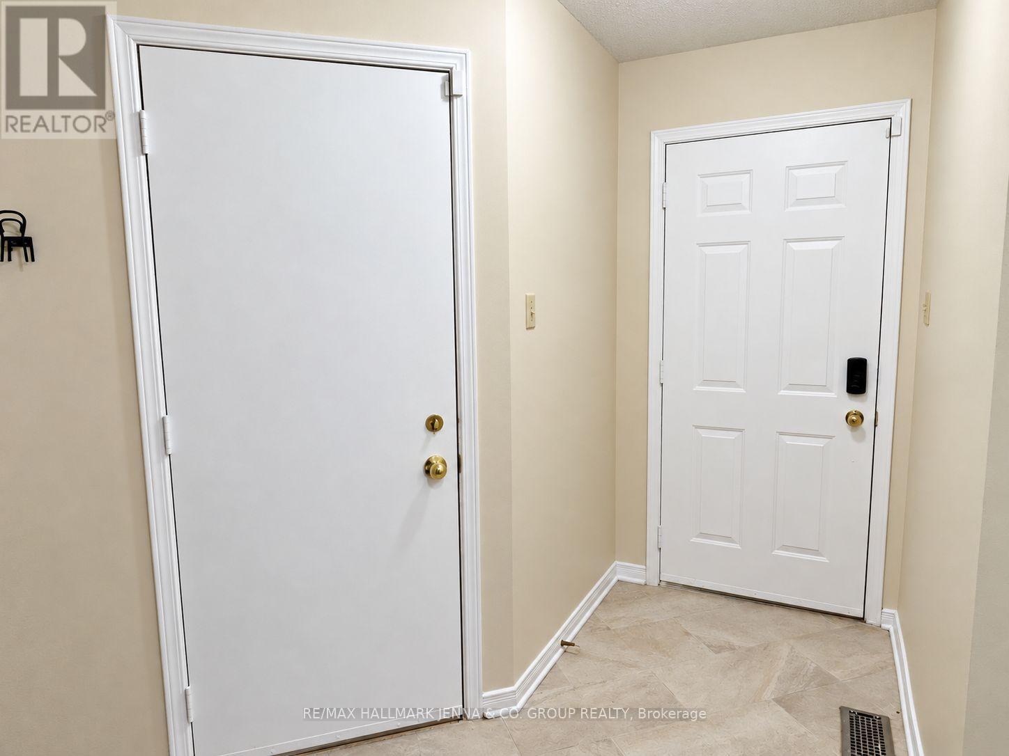 1409 Caravel Crescent Property Photo 5