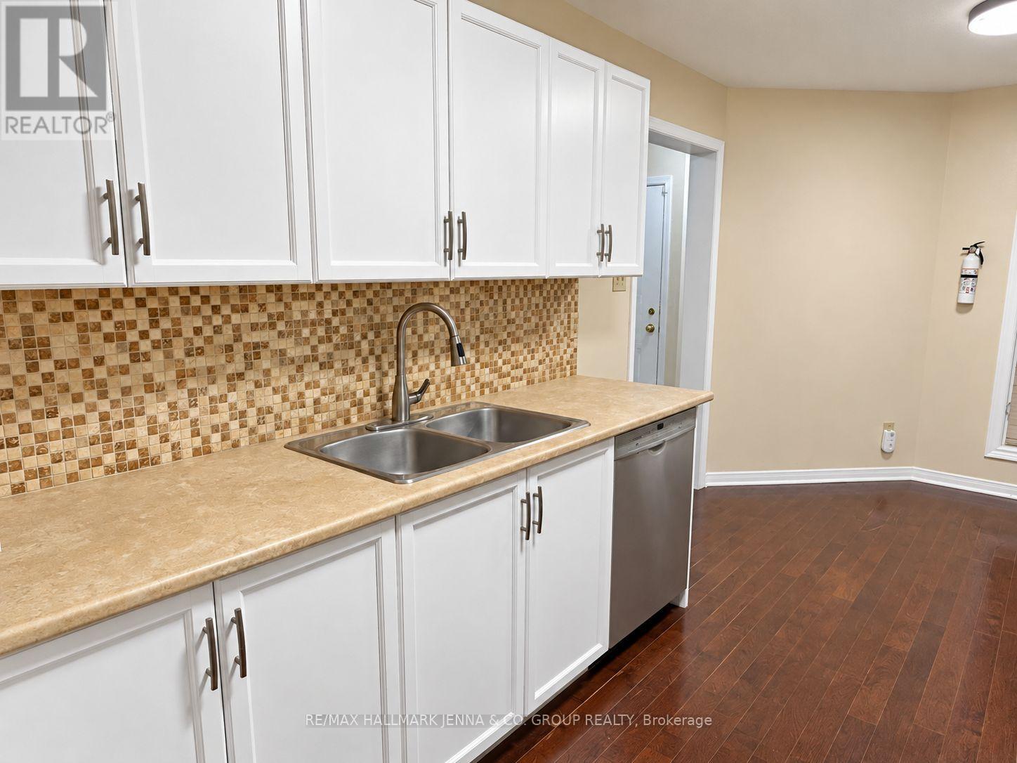 1409 Caravel Crescent Property Photo 7