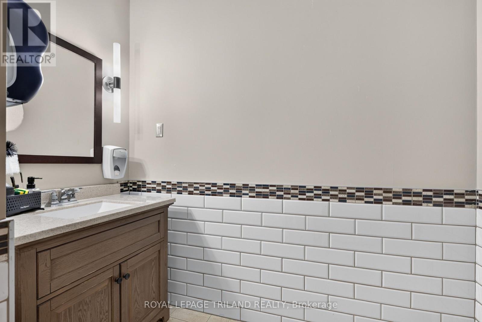 1 Wortley Road Property Photo 33