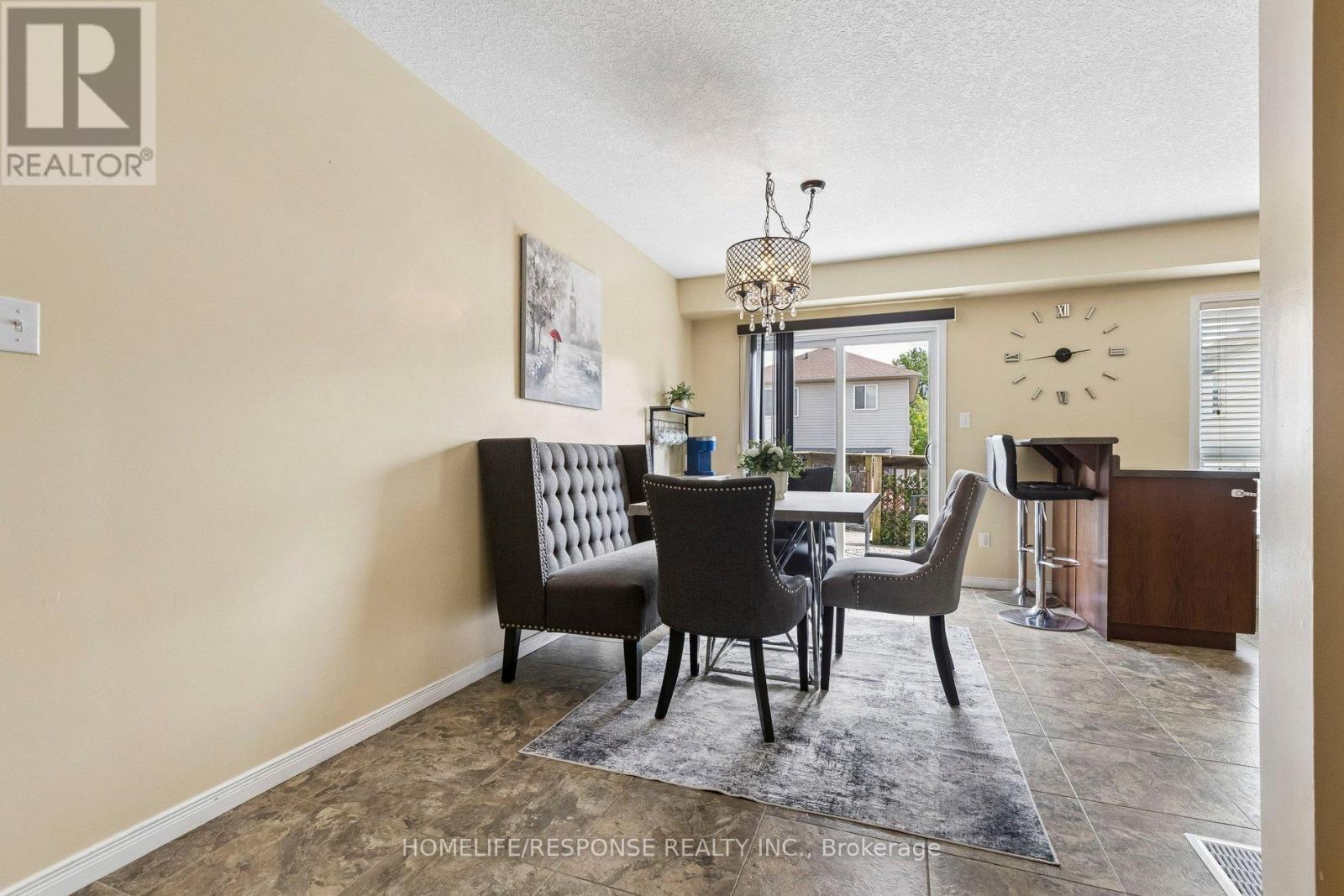 222 Sophia Crescent Property Photo 7