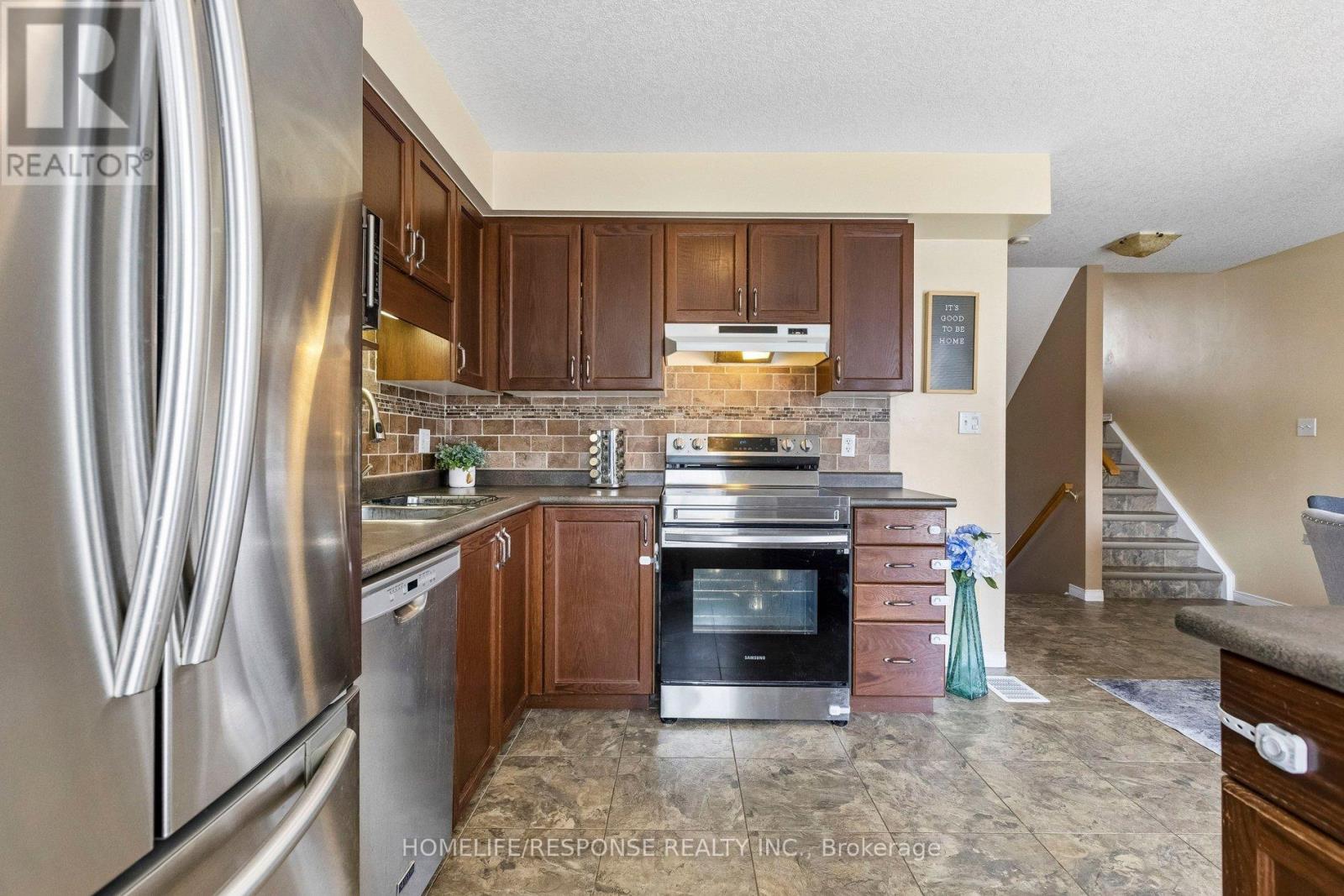 222 Sophia Crescent Property Photo 11
