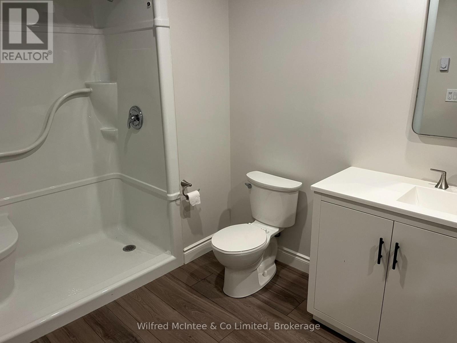 3 - 380 1st Avenue N Property Photo 8