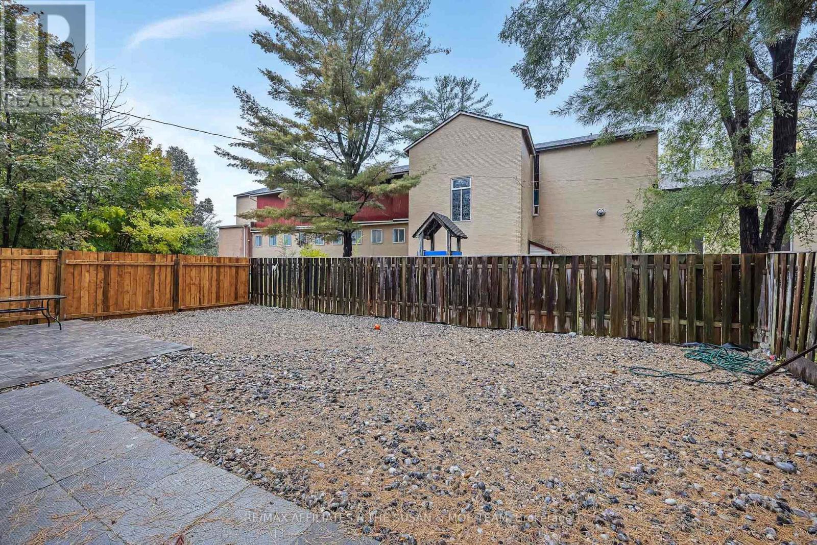 2131 Neepawa Avenue Property Photo 21