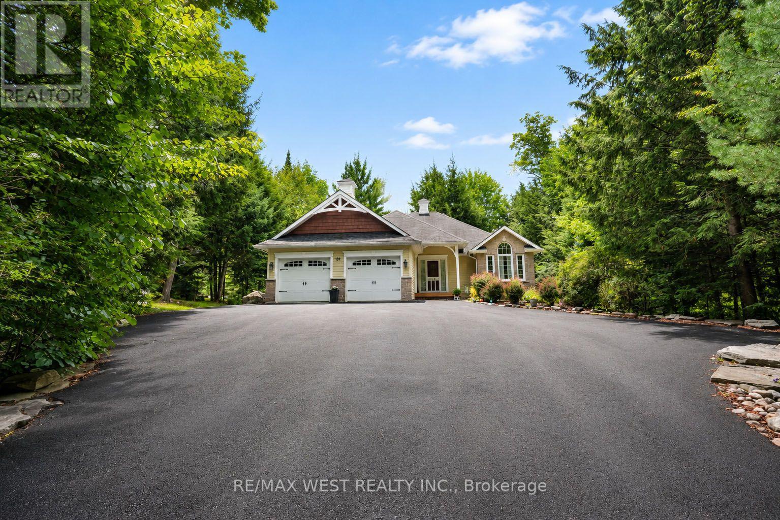 20 Deerhurst Highlands Drive Property Photo 1