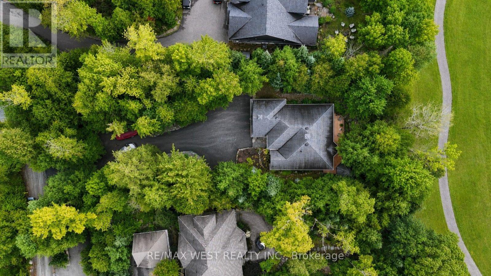 20 Deerhurst Highlands Drive Property Photo 3