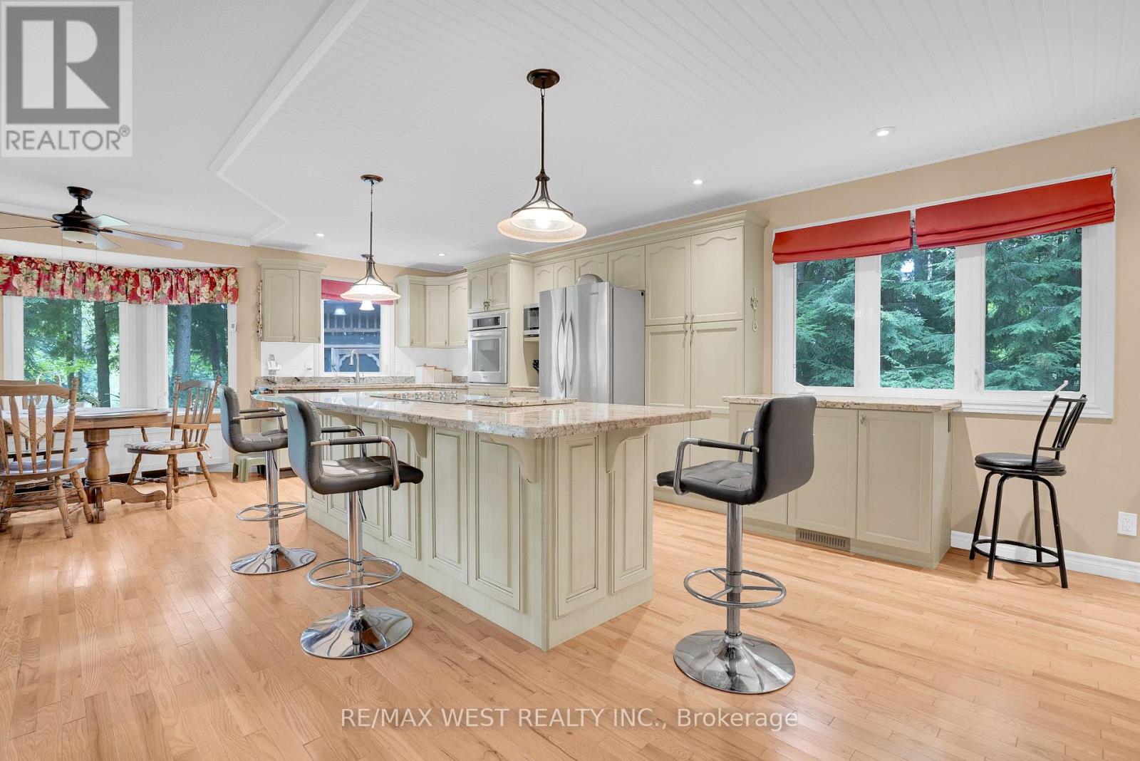 20 Deerhurst Highlands Drive Property Photo 4