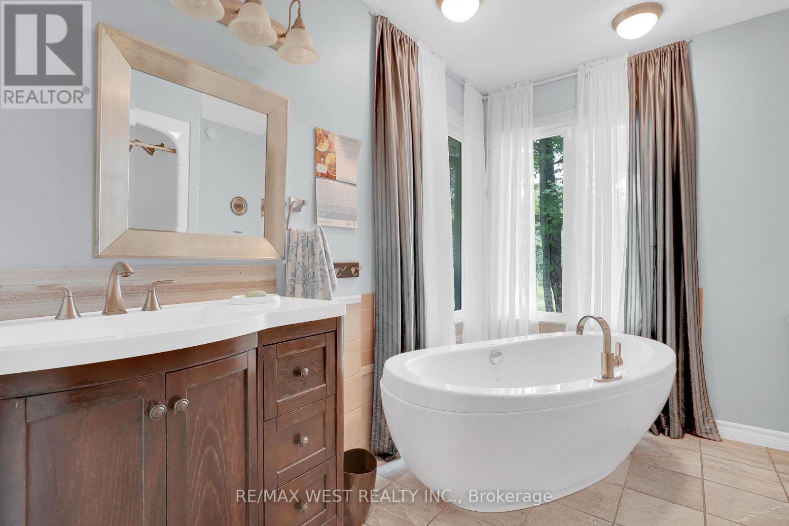 20 Deerhurst Highlands Drive Property Photo 8