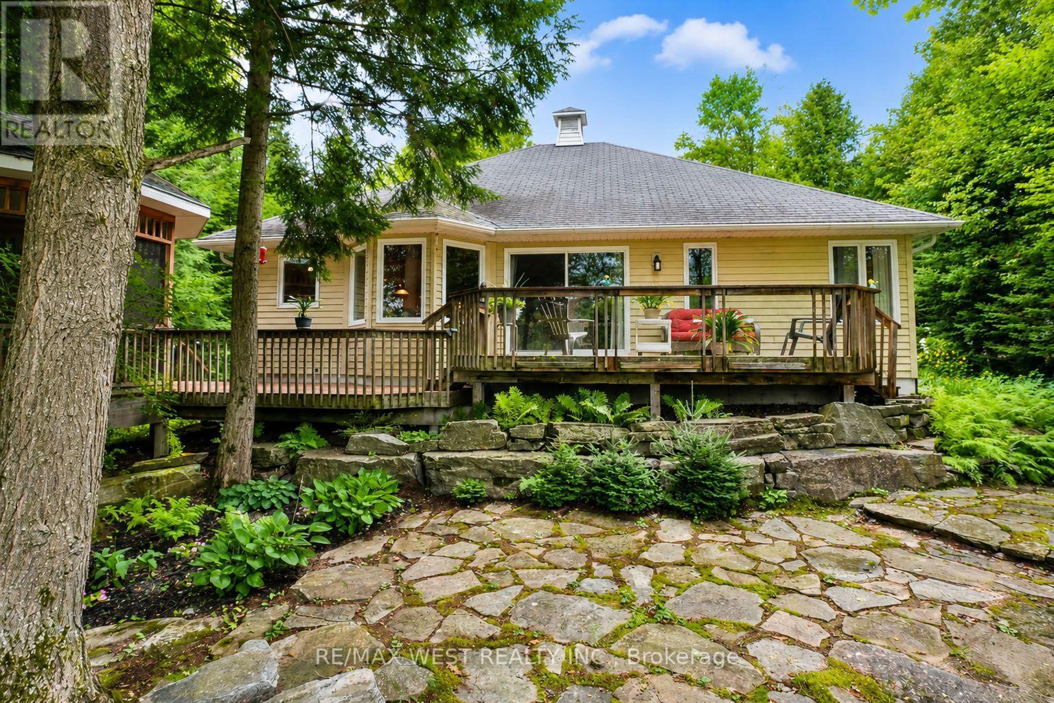 20 Deerhurst Highlands Drive Property Photo 15