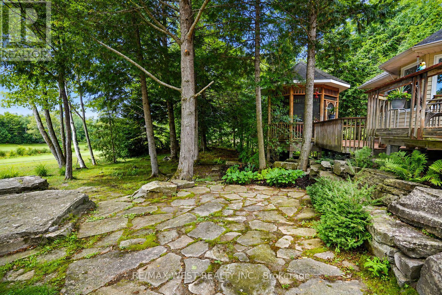 20 Deerhurst Highlands Drive Property Photo 16
