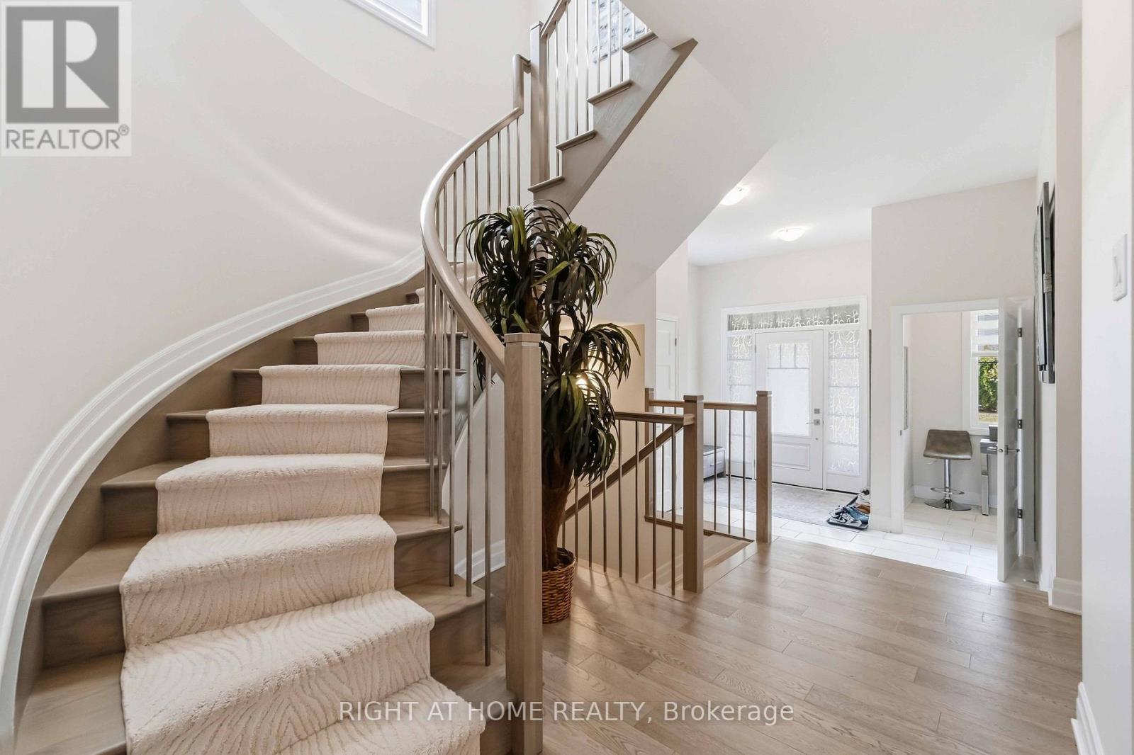 35 Hawks Landing Crescent Property Photo 7