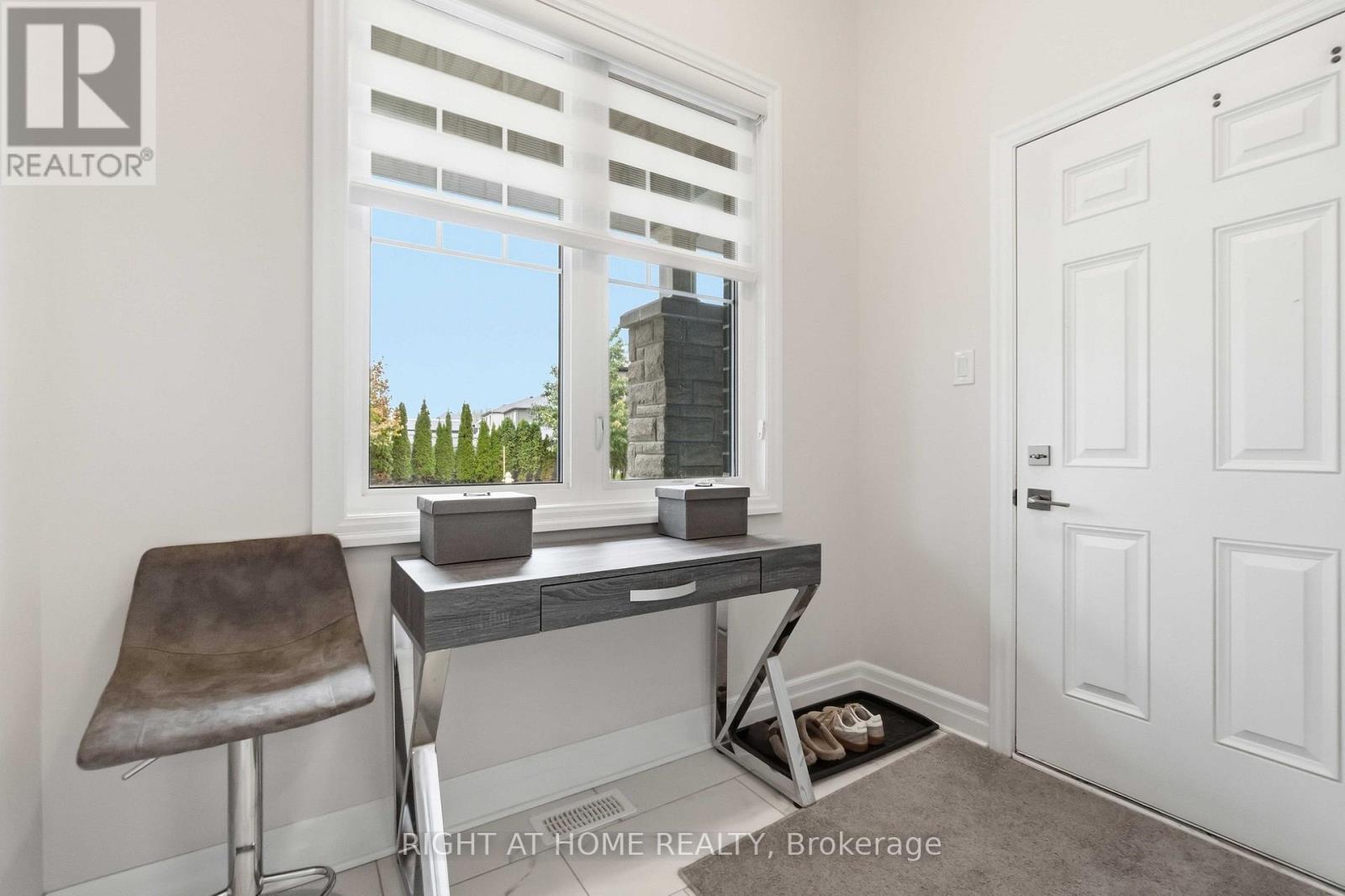 35 Hawks Landing Crescent Property Photo 22