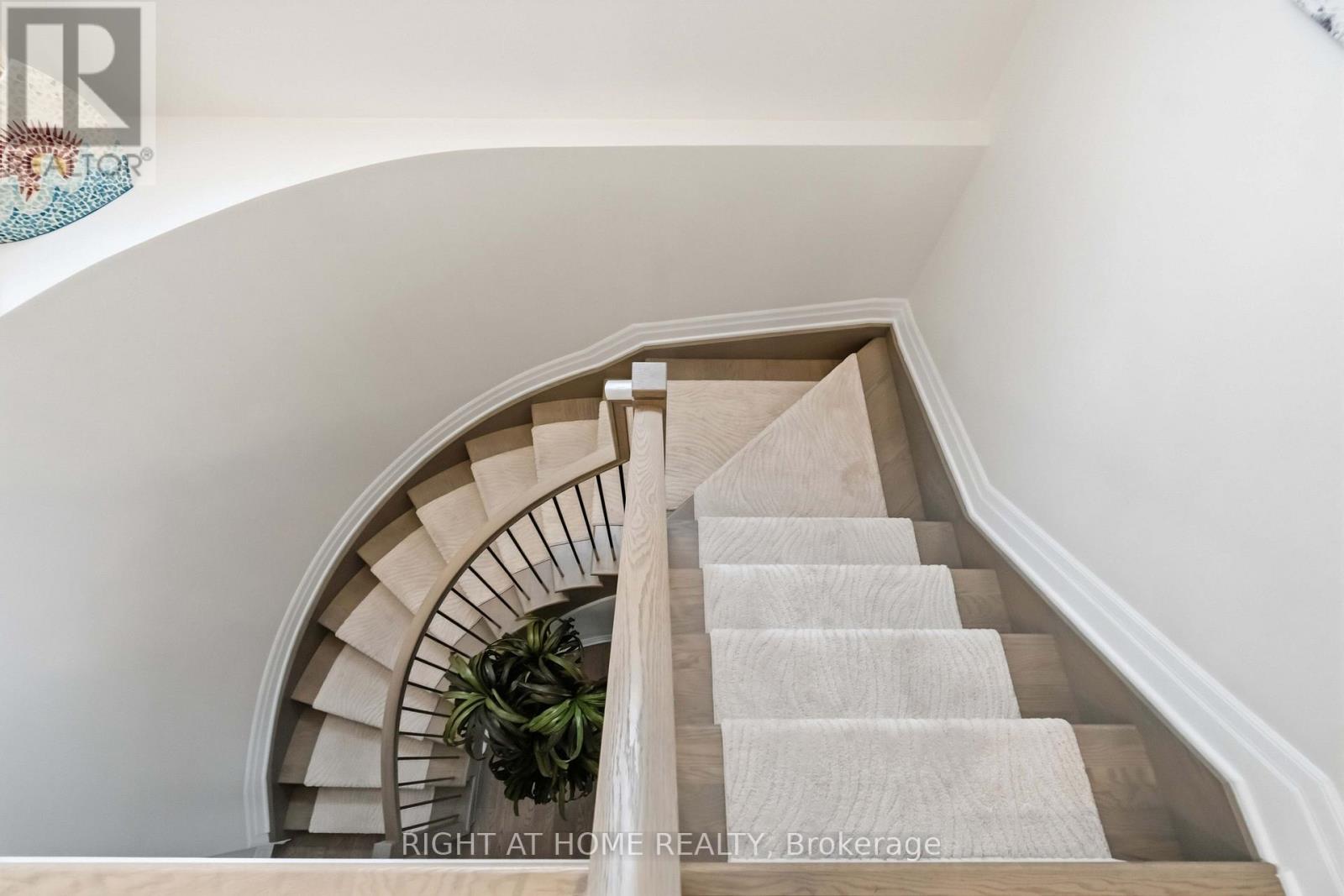 35 Hawks Landing Crescent Property Photo 23
