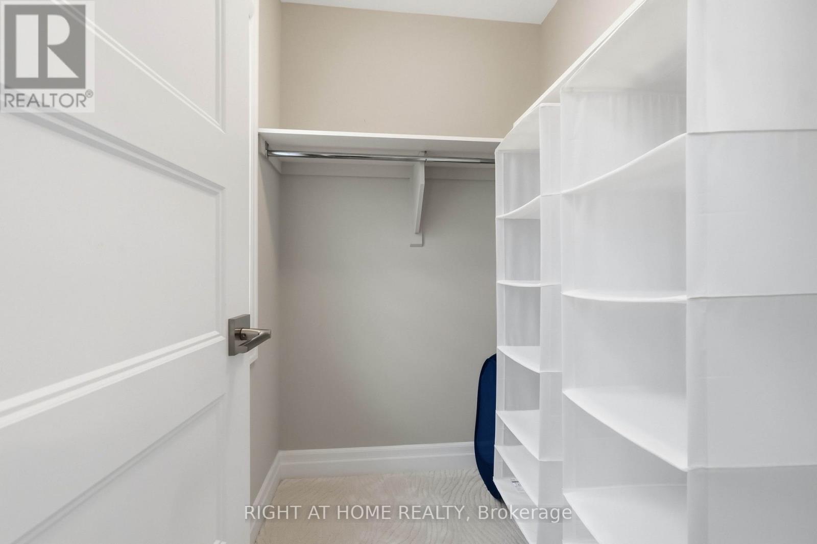 35 Hawks Landing Crescent Property Photo 25