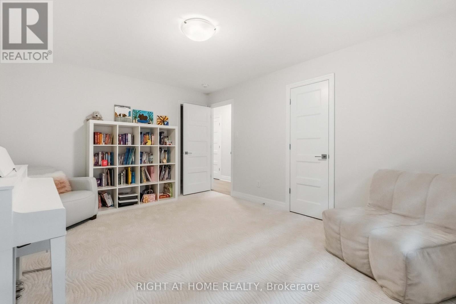 35 Hawks Landing Crescent Property Photo 26