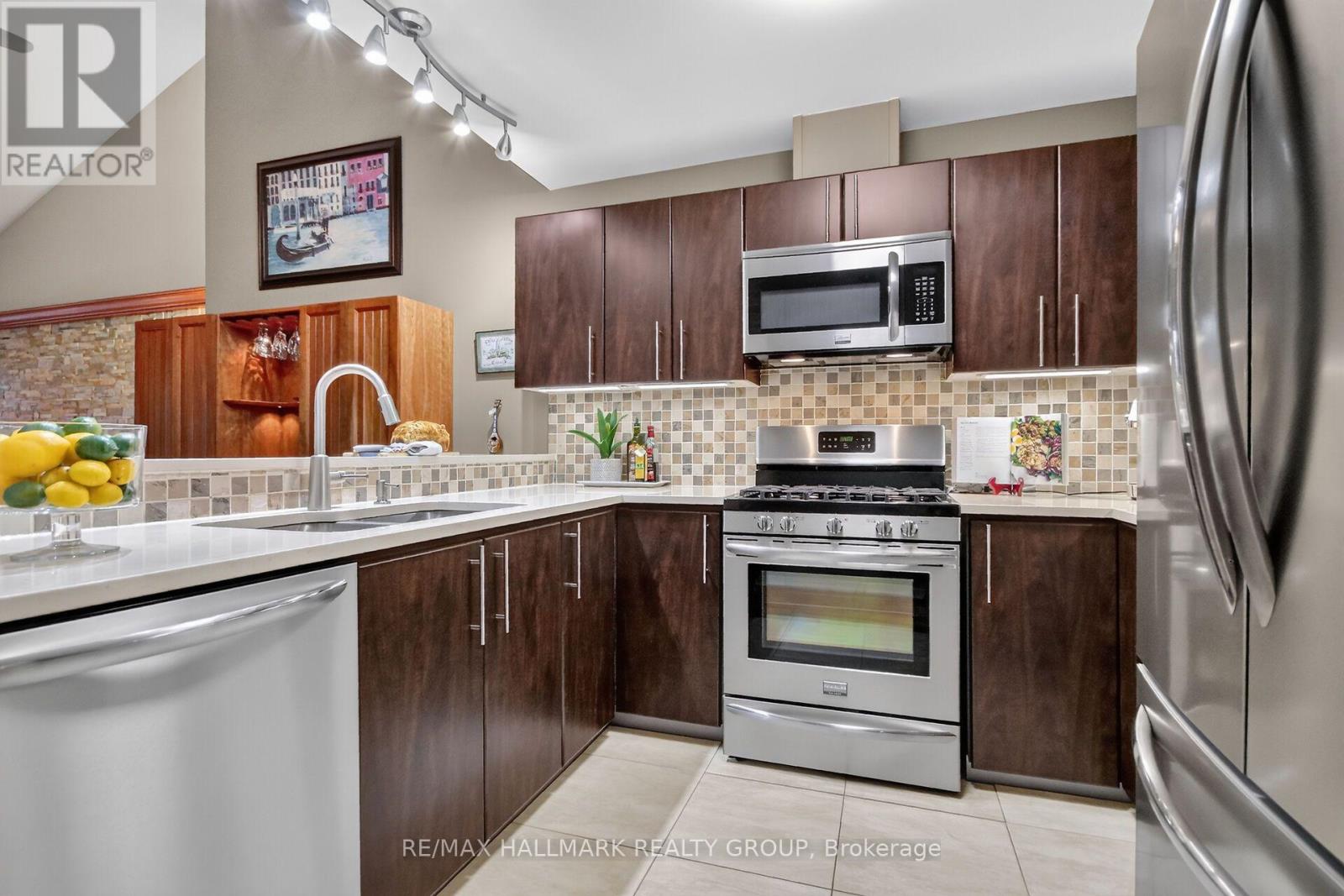 10e Daybreak Street Property Photo 11
