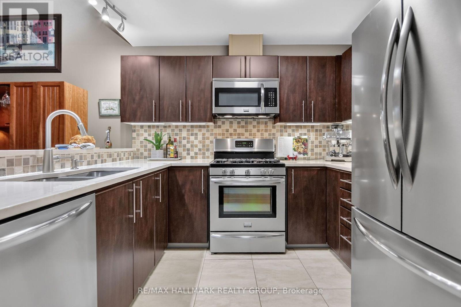 10e Daybreak Street Property Photo 12