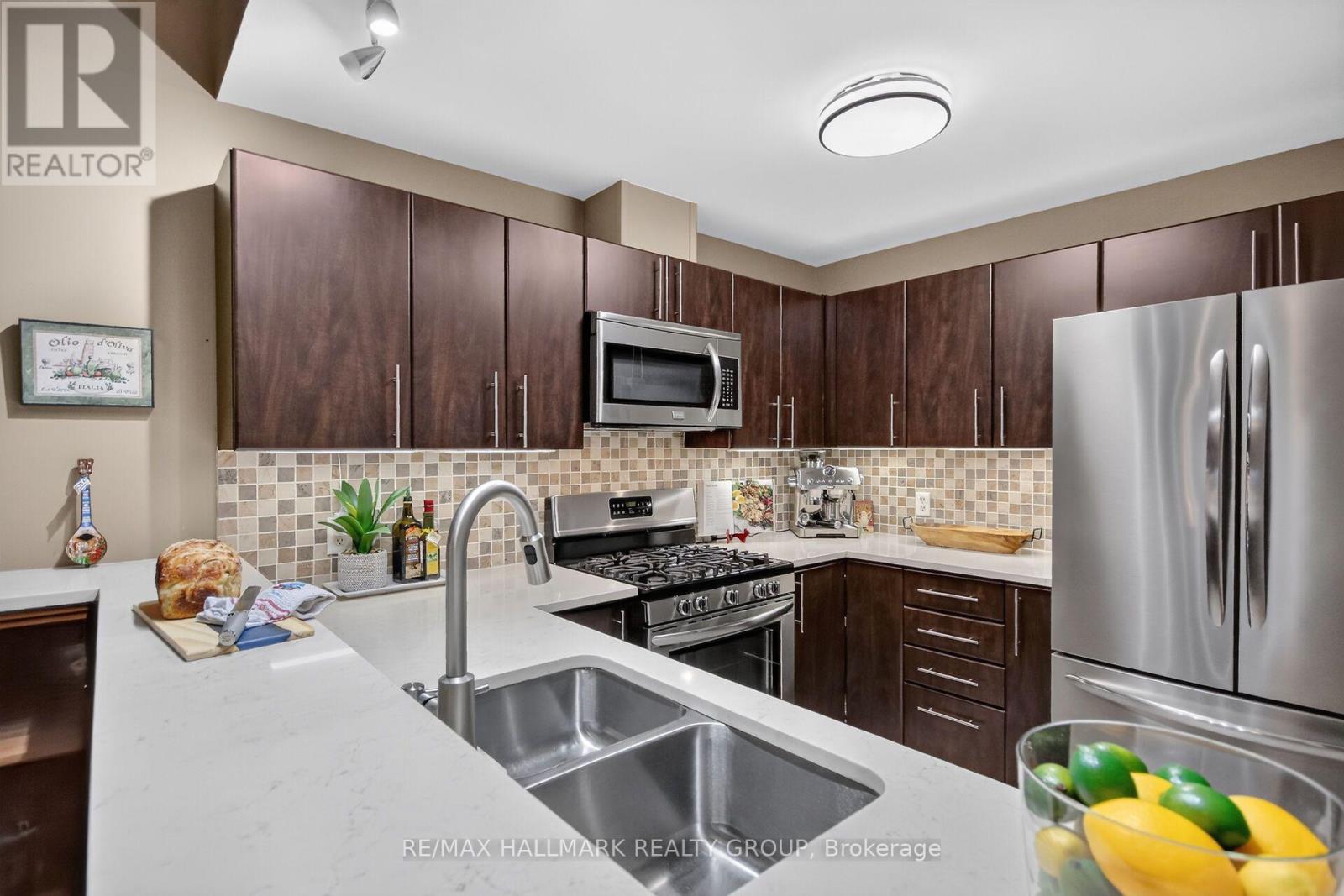 10e Daybreak Street Property Photo 13