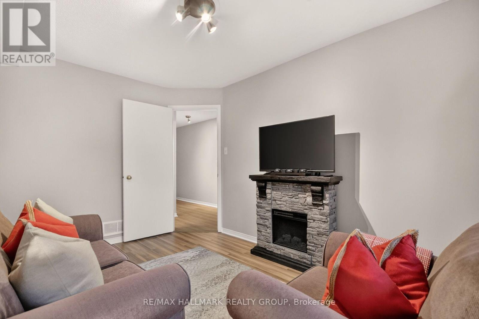10e Daybreak Street Property Photo 6