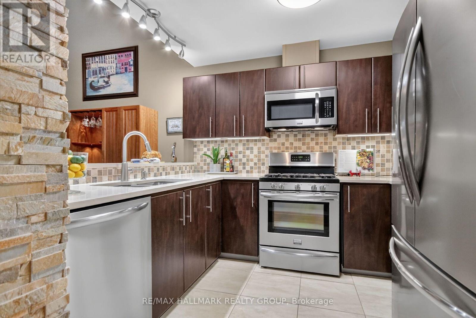 10e Daybreak Street Property Photo 11