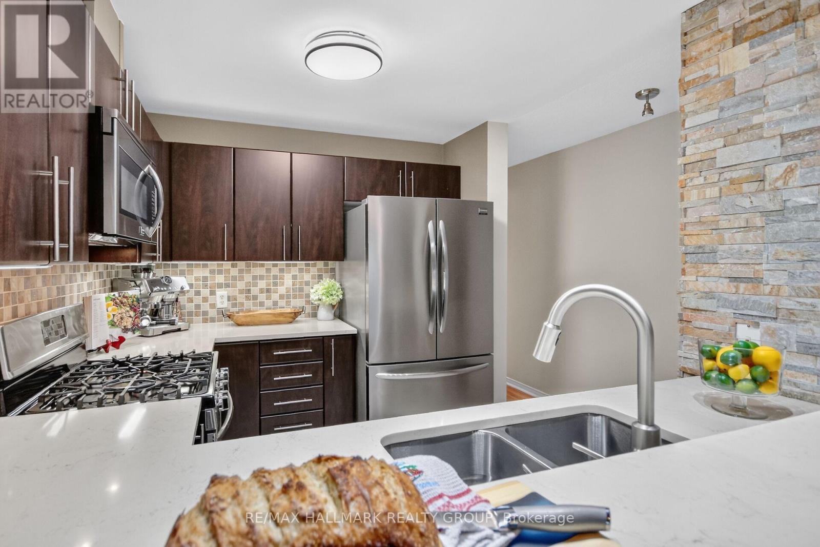 10e Daybreak Street Property Photo 15